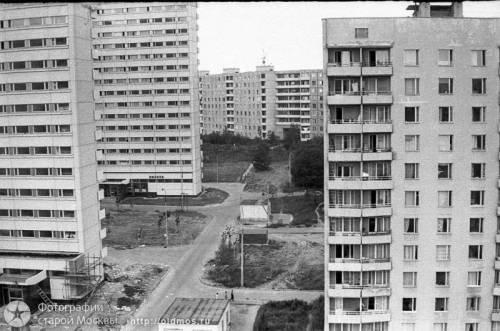 Улица Островитянова, дома 35А, 33А. Вид с дома 37. 1973-74 годы.